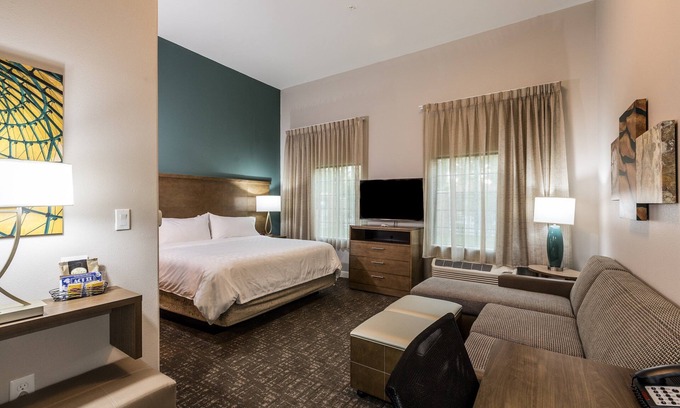 Lake Jackson Apartment | King Studio w/Kitchen. Free Breakfast. Outdoor Pool.