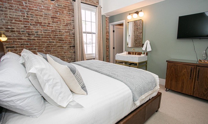 Jacksonville Hotel | King suite at The Jacksonville Inn Features Tiled Rain Fall Shower