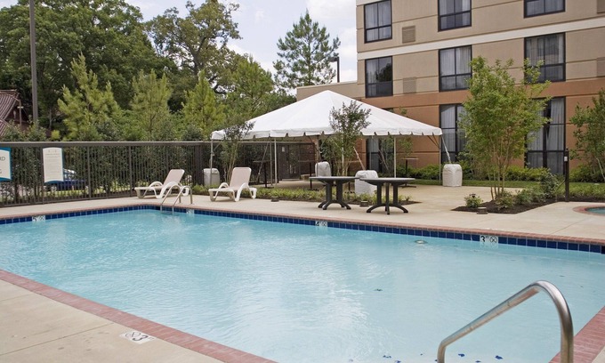 White Station Condo | King Suite. Free Breakfast. Outdoor Pool. Gym. Relaxing Retreat!