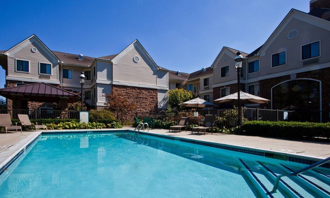 Utica Condo | King Suite | Free Daily Breakfast, 24h Business Center + Seasonal Pool
