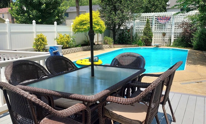 Smithfield House | King Suite Retreat with private Pool cottage home Smithfield Virginia