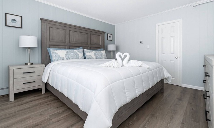 Old Orchard Beach Apartment | King Suite Steps to the Beach (466)