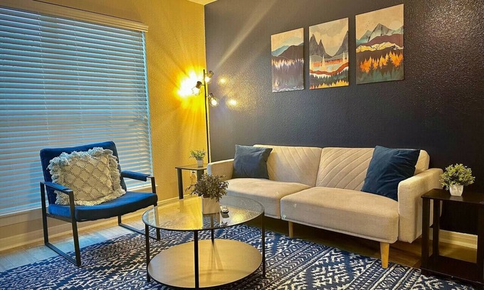 North Houston Apartment | KINGbed w/pool/gym/BBQ@theHeights,LongStayDiscount