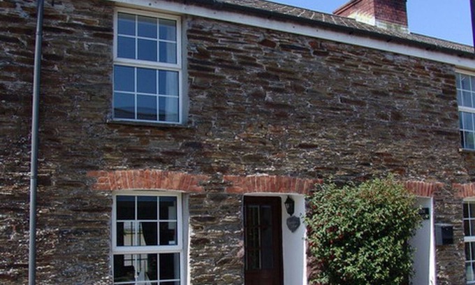 Edmonton Cottage | KINGFISHER COTTAGE, pet friendly, with open fire in Edmonton