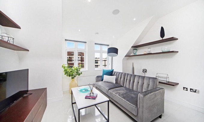 St. Pancras Apartment | Kings Cross Studio by Flexy