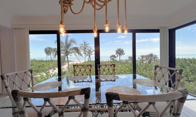 Sanibel Condo | Kings Crown 118: Remodeled 3 BR Gulf Front Condo!