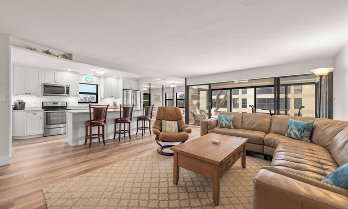 Sanibel Condo | Kings Crown 212: Updated Condo Just Steps to Beach