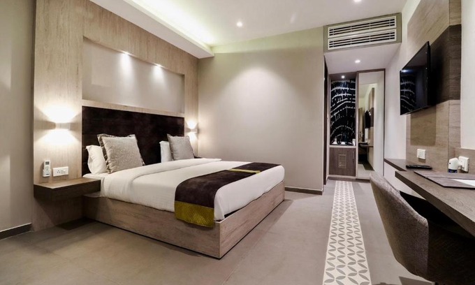 Kanpur Hotel | Kingston Resort