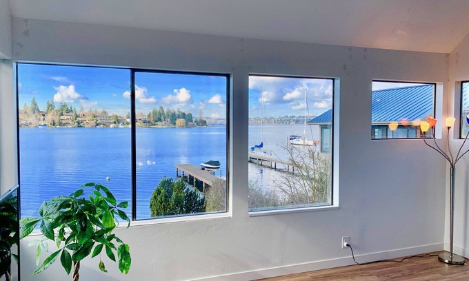 Lakeview House | Kirkland Lake House - Private Dock on Lake Washington near downtown bellevue!