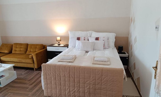 Balmazujvaros Apartment | Kiskastély Apartman