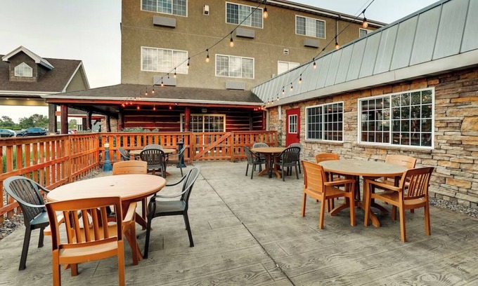 Columbia Hotel | Kitchen & Closet! Expanded Queen, Stoney Creek Columbia | 3 Units
