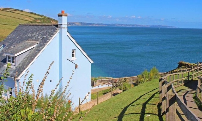 Chillington Cottage | KITTIWAKE, pet friendly, luxury holiday cottage in Hallsands