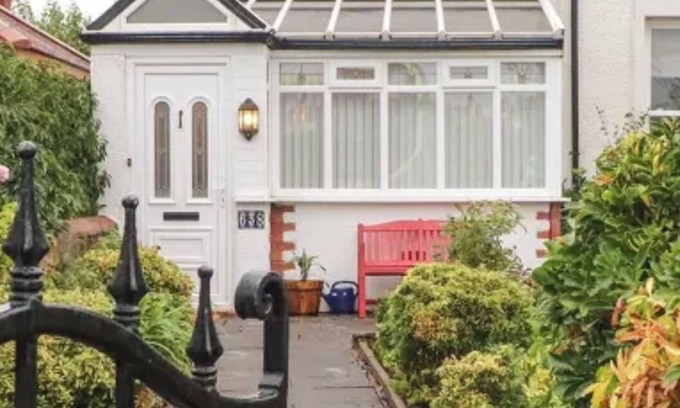 Blackpool Cottage | Kitty Cottage - Blackpool Home - Warm & Welcoming! Dogs most welcome!