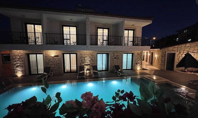 Cesme Bed & Breakfast | Kiva Reisdere +12