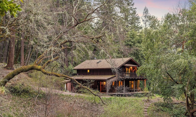 Redwood Valley House | Knoll House - 2-bedroom house at Leonard Lake Reserve