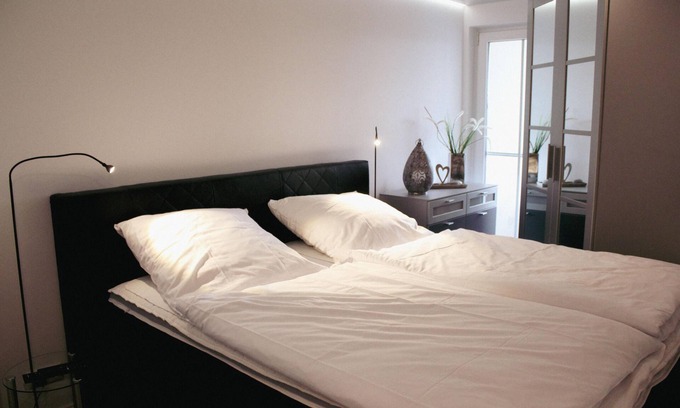 Groemitz Apartment | Kompakte, Moderne Ferienwohnung für Vier Gäste und Hund mit Meerblick in Grömitz