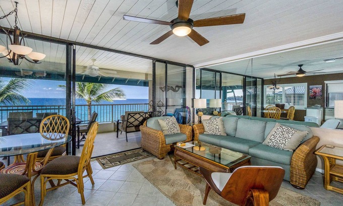Historic Kailua Village Condo | Kona Reef #D31 | Lanai w/Coastal Views