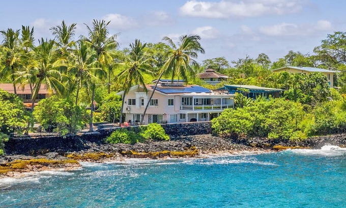 Kailua-Kona House | Kona Spectacular Ocean Front 5BR, 4BA Pool,Spa,AC