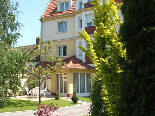 Debrecen Bed & Breakfast | Korona Panzió