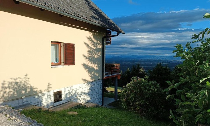 Kranj House | Kralj Matjaž - the green escape under Alps