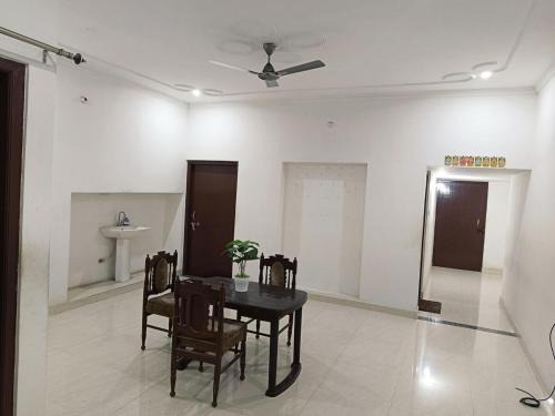 Varanasi Apartment | Krishna Villa