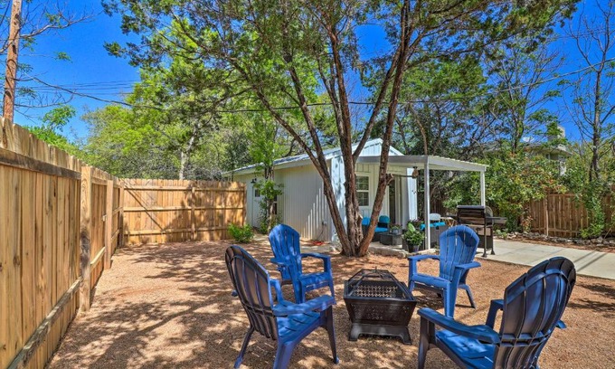 Hudson Bend House | Krows Nest - Sunny Cottage with Lake Access!