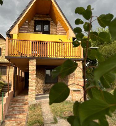 Banatski Karlovac House | Kućica u pesku