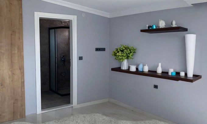 Kusadasi City Centre House | Kuşadası'nın Merkezinde Deniz Manzaralı İçerisi Yeni Yapılmış Daire!