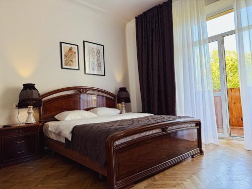 Shevchenkivs'kyi District Apartment | Kyiv Milano Apartment