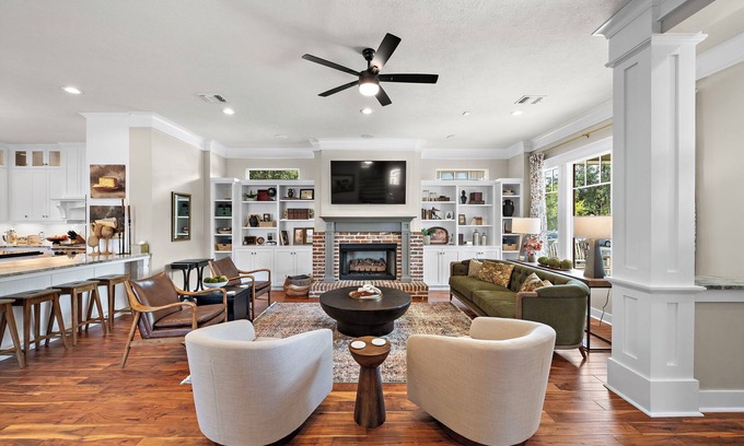 College Park House | @ Kyle Field | Luxury | Hot-Tub | Amazing Outdoors