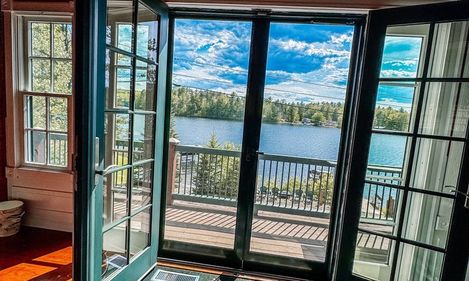 Pine River Pond House | ☀️L A K A T I O N⚓️WATERFRONT- TRAILS- KAYAKS-PADDLEBOARDS-DOCK-🐟LAKES REGION NH ⛰️