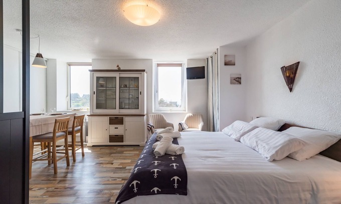 Trebeurden Apartment | L’Armorique - Studio Cosy, Parking Privé