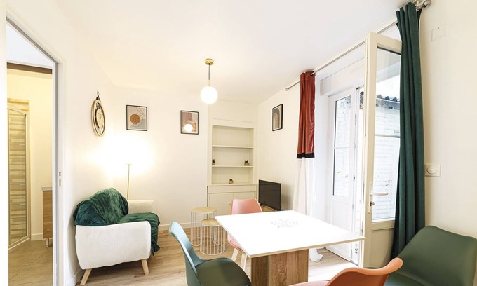 Laval Apartment | L'artiste - Appartement à 300m de la gare de Laval
