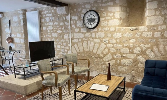 Auxerre Apartment | L'Atelier-Apartment-Superior-Ensuite with Shower-City view