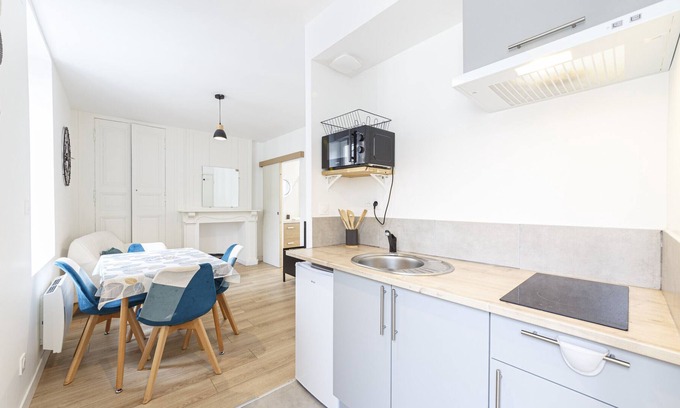 Laval Apartment | L'envolée - Appartement à 300m de la gare de Laval