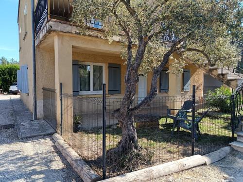 Pernes-les-Fontaines Apartment | L'Escale Pernoise, 2-6 personnes