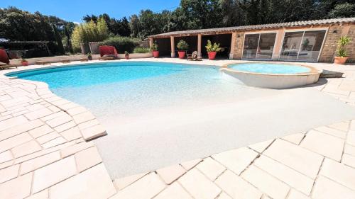 Carpentras Villa | L'Escargolette - Incroyable maison de vacances 4 étoiles