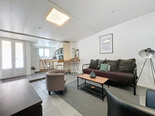 Communay House | L esperance 1