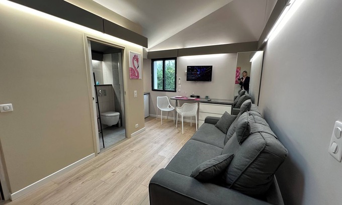 Milhaud Apartment | L'Esquisse en Rose