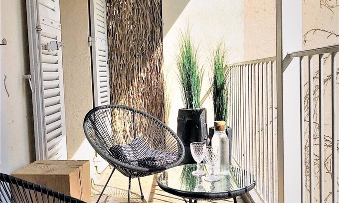 Nimes City Centre Apartment | L'Îlot Secret - Nîmes center - Air-conditioned apartment with terrace