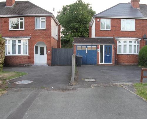 Bilston House | L & J Escapes - 8 Bedrooms suitable for Contractors and Families- Private parking available for 6 vehicles