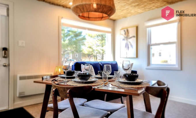 Magog Ski Chalet | ⭐ L'Oasis de Chalet Memphré 🌴 Southière Beach in Magog, Eastern Townships ⭐