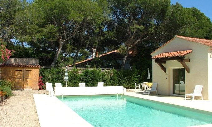 Boulouris-sur-Mer Villa | "L'Olivier" 2 bedroom villa apartment + studio with shared heated pool