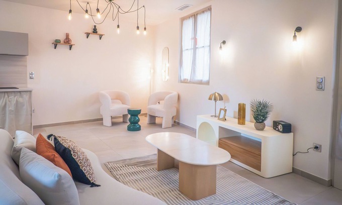 Pezenas House | L'orangerie, Gîte Écolodge Avec Piscine et Jacuzzi Privatif à Pézenas