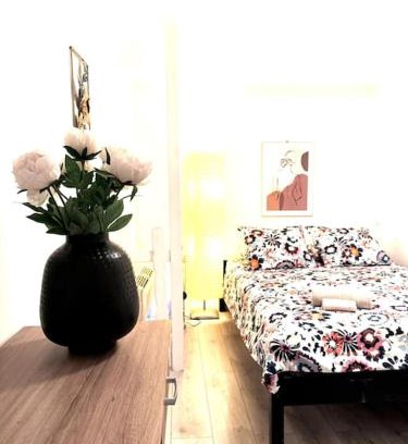 Belso-Ferencvaros Apartment | L2 City Centre Loft with AC