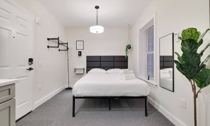 East Stroudsburg Apartment | L302 · The Lack - Queen Suite - B02