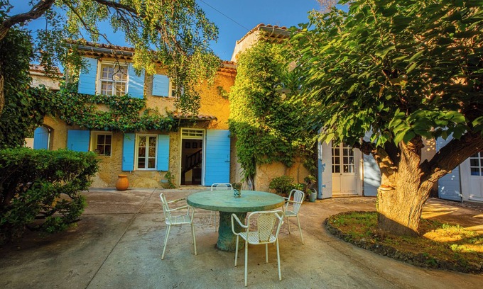 Roquevaire House | La Bastide du Voyage by WinkyHouse