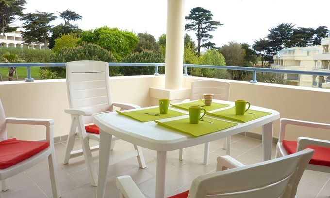 La Baule-Escoublac Apartment | LA BAULE BEACH 5 minutes walk TERRACE 15 m² overlooking wooded park Swimming pools