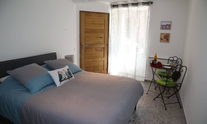 L'Isle-sur-la-Sorgue House | LA BIGNONE studio, charm and calm in the city center