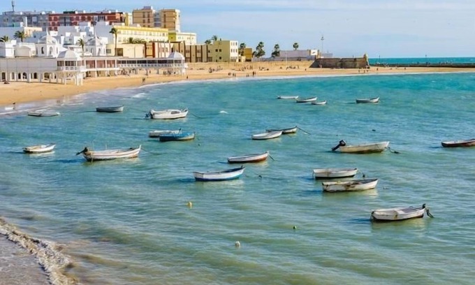 Old Town Apartment | -La Caleta-OASIS OF PEACE IN THE HEART OF CÁDIZ 6 HAB-12 PX